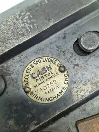 Original Accles & Shelvoke "CASH" Captive Bolt Pistol - bruger løse kaliber 22 patroner som skyder en bolt frem - bliver også kaldt “Cattle killer”