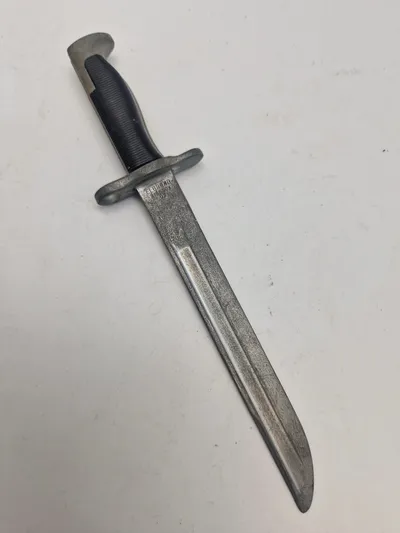 Papirkniv udformet som Garand bajonet