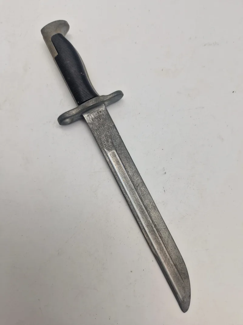 Papirkniv udformet som Garand bajonet