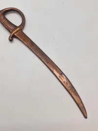 Papirkniv udformet som livgarder sabel
