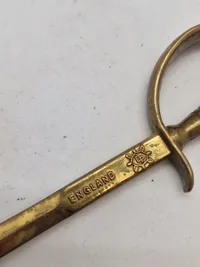 Papirkniv som sabel