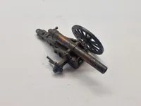 Samling ældre legetøjs kanoner
