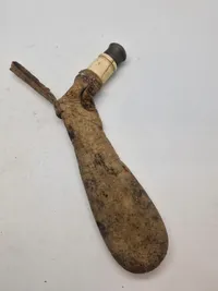 Samling originale krudtpunge og horn