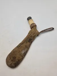 Samling originale krudtpunge og horn