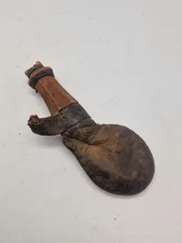 Samling originale krudtpunge og horn