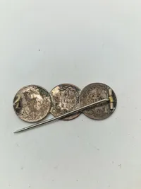 Broche lavet af danske 4 skillings mønter fra 1800 tallet - af sølv