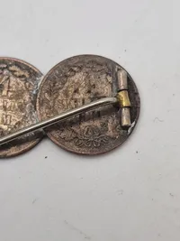 Broche lavet af danske 4 skillings mønter fra 1800 tallet - af sølv