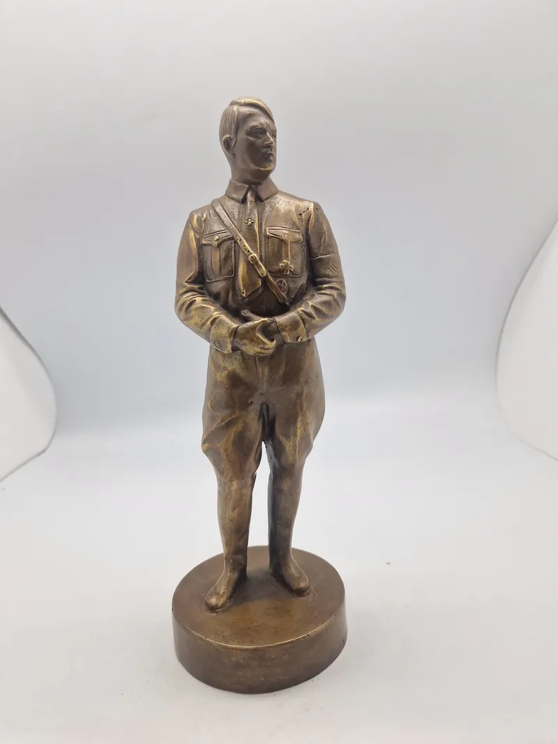 Adolf Hitler figur - Efterkrigs