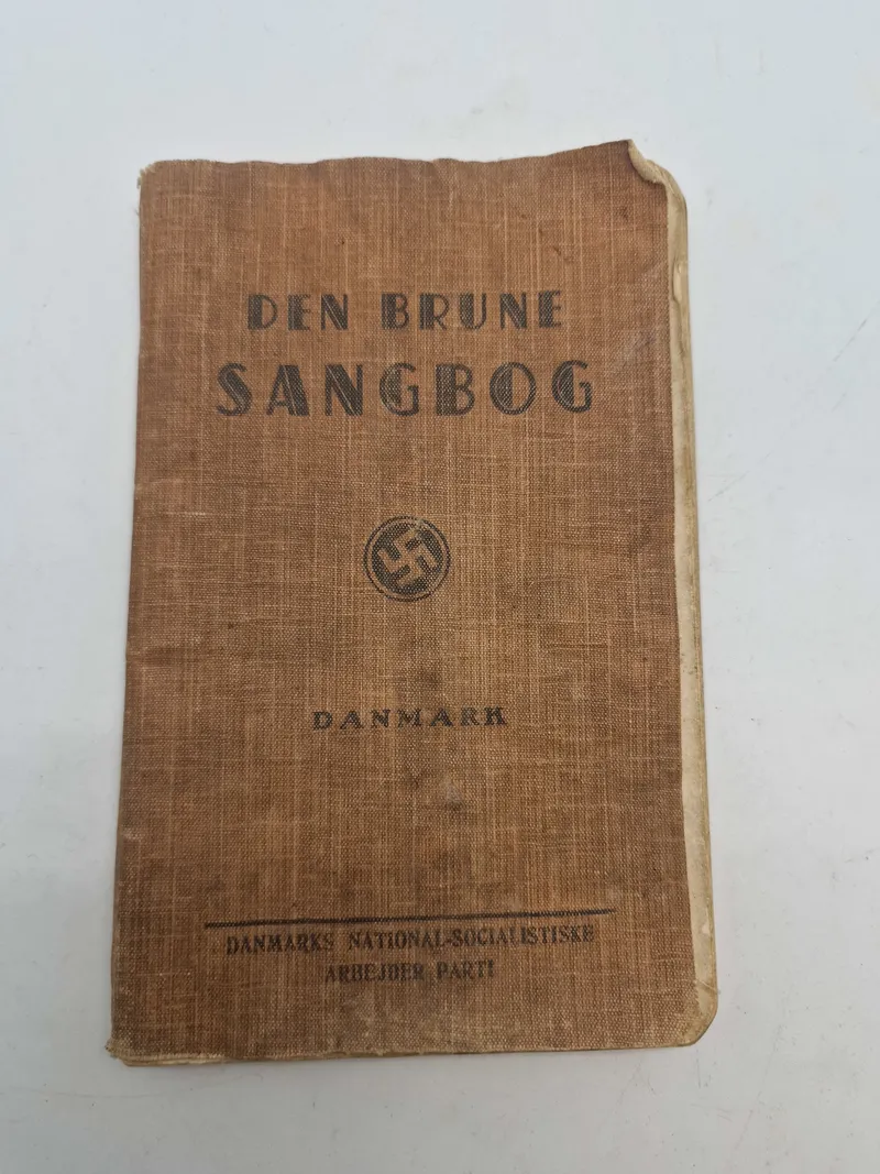 Originalt eks. af DNSAP’s den brune sangbog