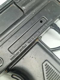 Replika Uzi af metal og plast