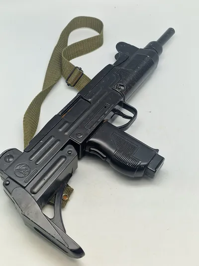 Replika Uzi af metal og plast