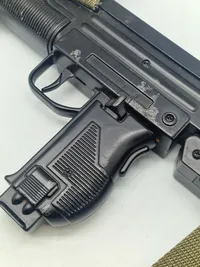 Replika Uzi af metal og plast