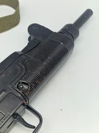 Replika Uzi af metal og plast