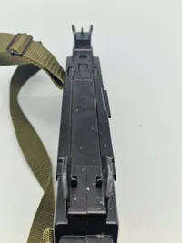 Replika Uzi af metal og plast