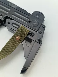Replika Uzi af metal og plast