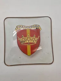 Samling militære glasskåle og oplukkere