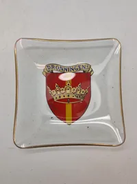 Samling militære glasskåle og oplukkere
