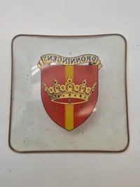 Samling militære glasskåle og oplukkere