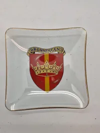 Samling militære glasskåle og oplukkere