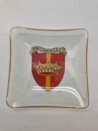 Samling militære glasskåle og oplukkere