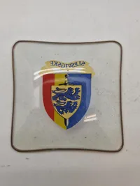 Samling militære glasskåle og oplukkere