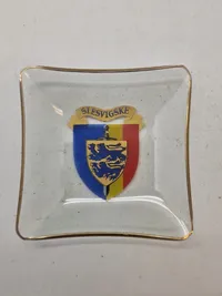 Samling militære glasskåle og oplukkere