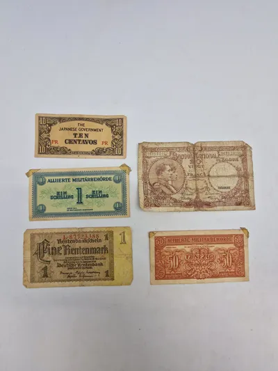 Samling originale militære pengesedler