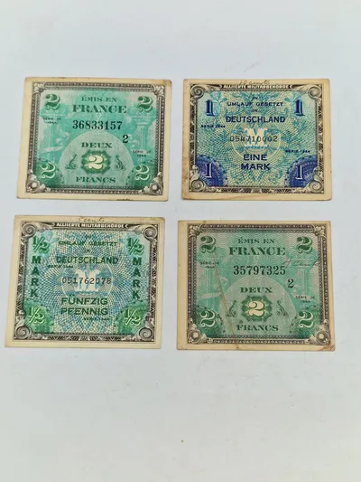 Samling originale militære pengesedler