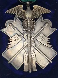 Original WW2 Japanese soldier Order Of Golden Kite 7th Class Medal with Box