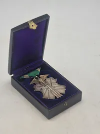 Original WW2 Japanese soldier Order Of Golden Kite 7th Class Medal with Box