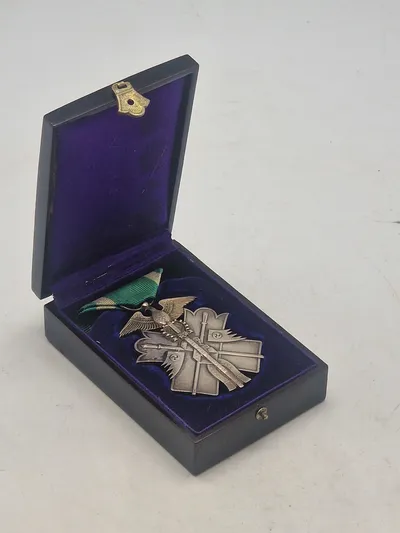 Original WW2 Japanese soldier Order Of Golden Kite 7th Class Medal with Box