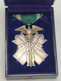 Original WW2 Japanese soldier Order Of Golden Kite 7th Class Medal with Box