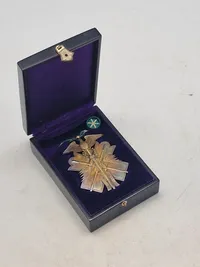 Original WW2 Japanese soldier Order Of Golden Kite 6th Class Medal with Box