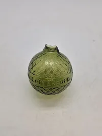 Original Glaskugle brugt som forløber for lerduer, fyldt med fjer, Ekstremt sjælden