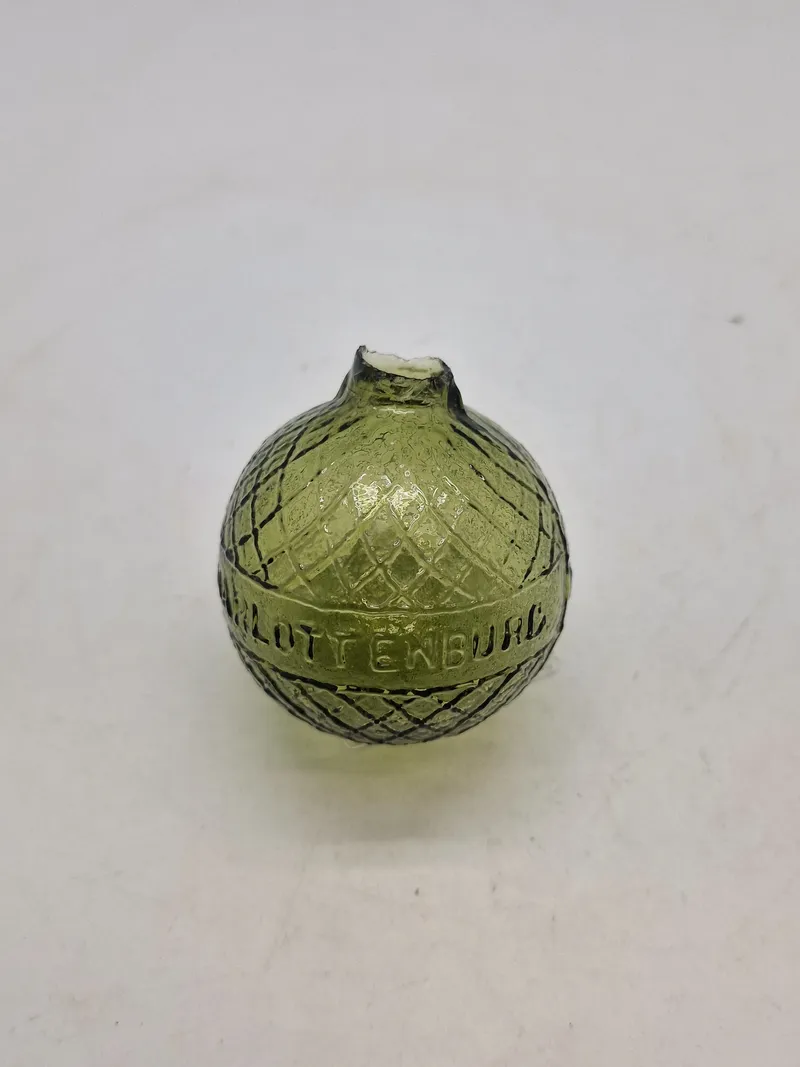 Original Glaskugle brugt som forløber for lerduer, fyldt med fjer, Ekstremt sjælden