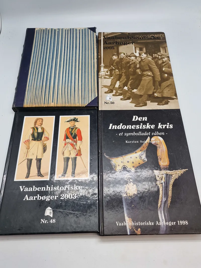 Samling bøger - Våbenhistorisk selskab