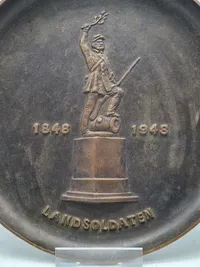 Stor bronze plakette med landsoldaten 1848-1948