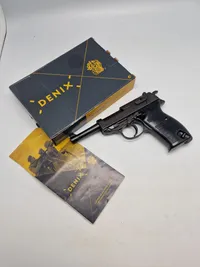 Veludført Denix Walther P38 med æske
