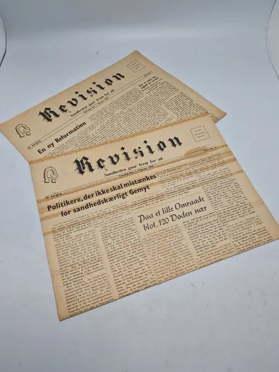 To originale eks af bladet Revision som var kendt for at støtte Frikorps Danmark soldater mm