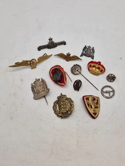 Samling diverse pins mm.
