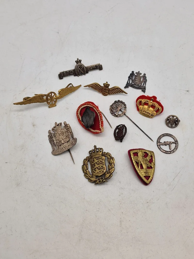 Samling diverse pins mm.