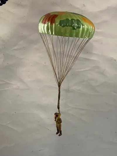 Original linoliumsfigur forstillende SOE mand