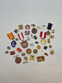 Samling diverse pins mm.