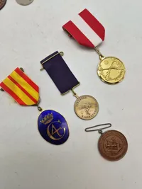 Samling diverse pins mm.