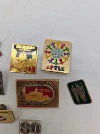 Samling diverse pins mm.