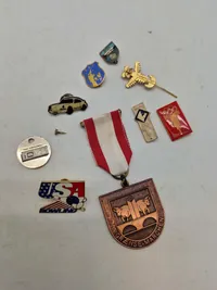 Samling diverse pins mm.