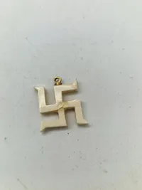 Originalt sympatisør kors fra ww2 skåret ud i ben