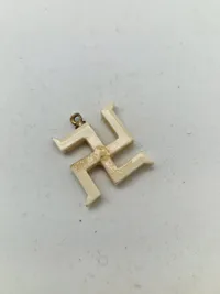 Originalt sympatisør kors fra ww2 skåret ud i ben