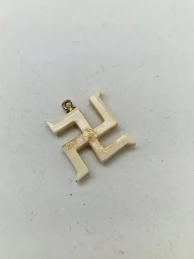 Originalt sympatisør kors fra ww2 skåret ud i ben