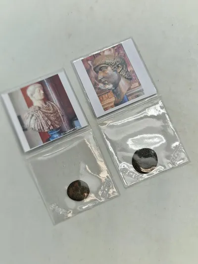 To stk romer mønter  - identificerede